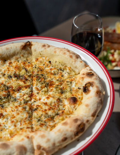 minced garlic, mozzarella, oregano, rosemary (v)
